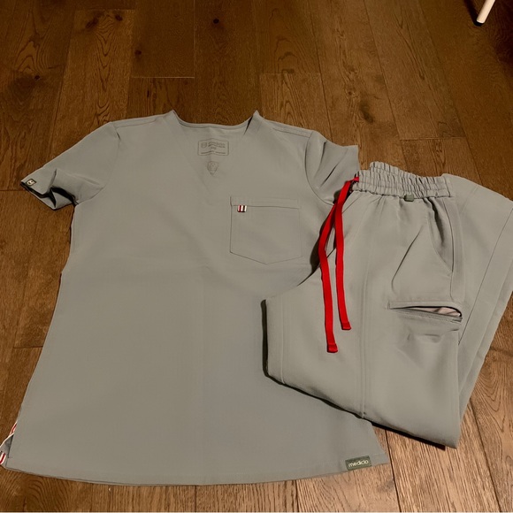 🌱Mediclo Bottle Edition Stone Blue/ Green Scrub set Sal top Sicily bottom XXS - Picture 3 of 8